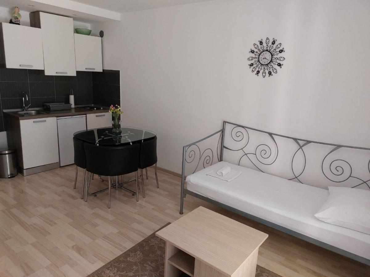 Apartman Ab Batala *